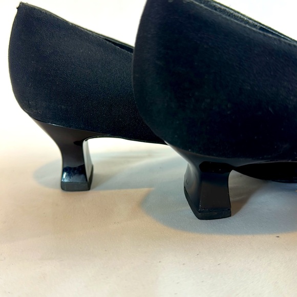 Stuart Weitzman Size 11 Black fabric shoe with patten leather kitten heel. - Picture 12 of 12